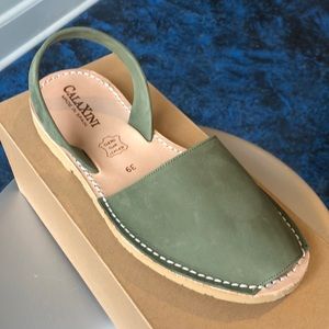 Calaxini Kaki sandal- NWT-Multiple Sizes